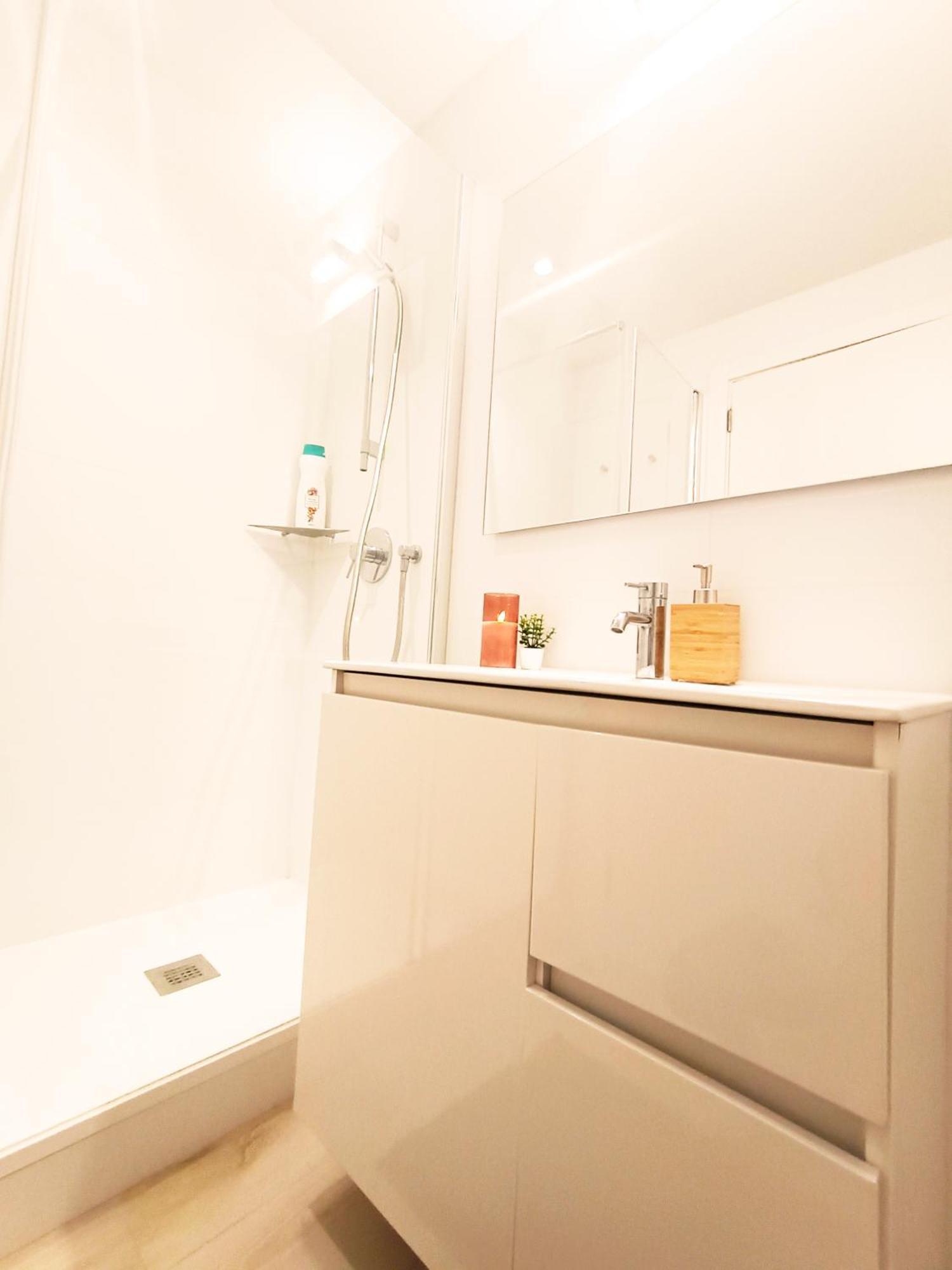 Private Rooms By Plaza Universidad Barcelona Exterior foto