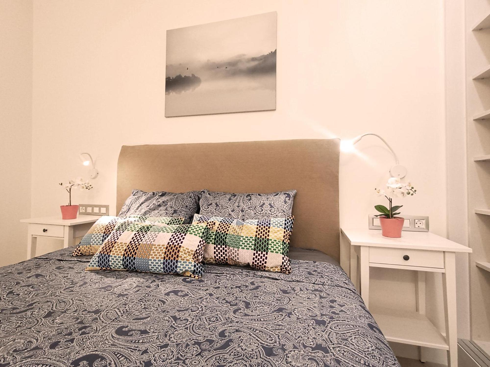 Private Rooms By Plaza Universidad Barcelona Exterior foto