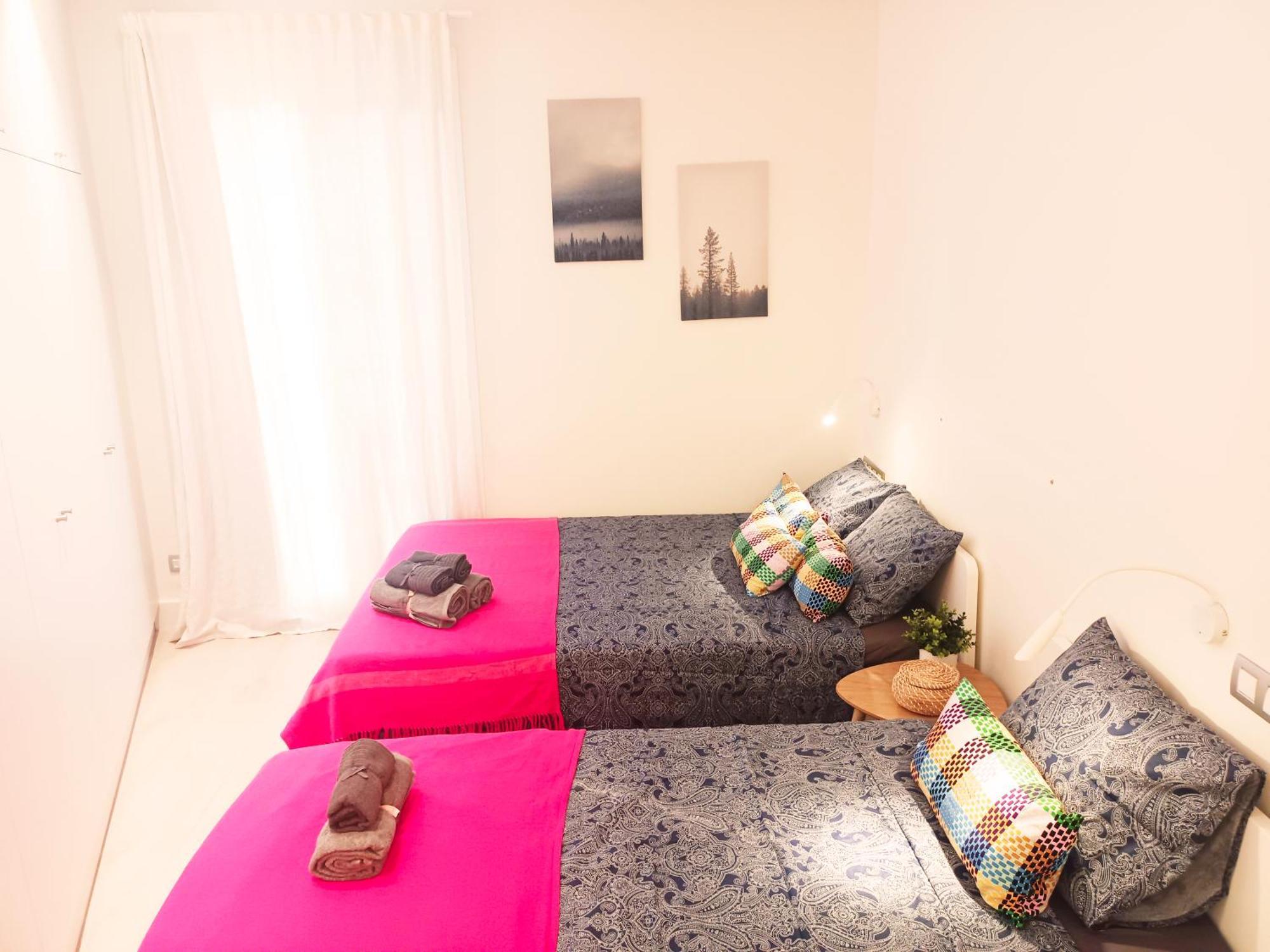 Private Rooms By Plaza Universidad Barcelona Exterior foto
