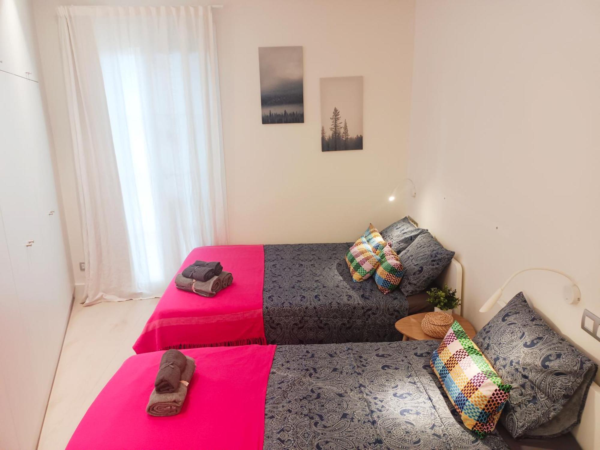 Private Rooms By Plaza Universidad Barcelona Exterior foto